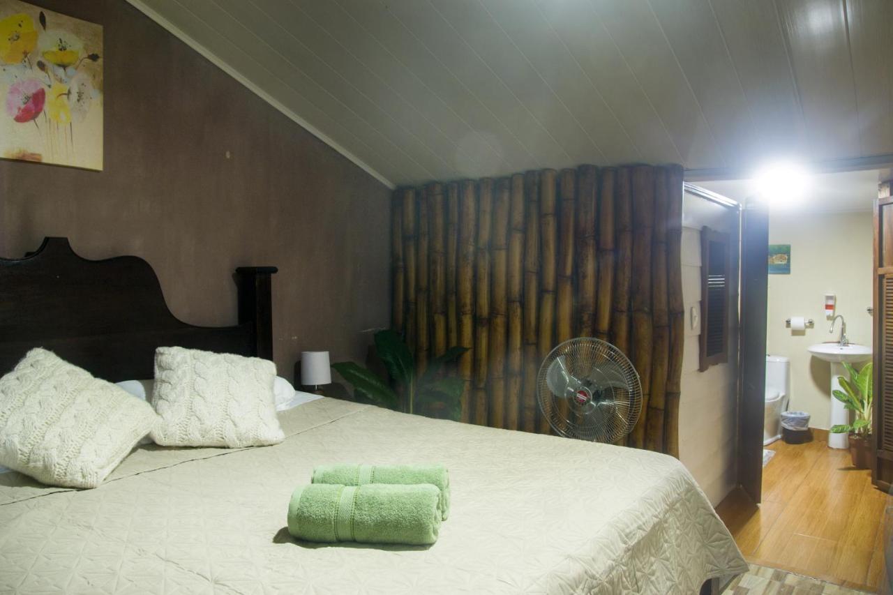 Cacao Lodge And Tours La Fortuna Екстер'єр фото